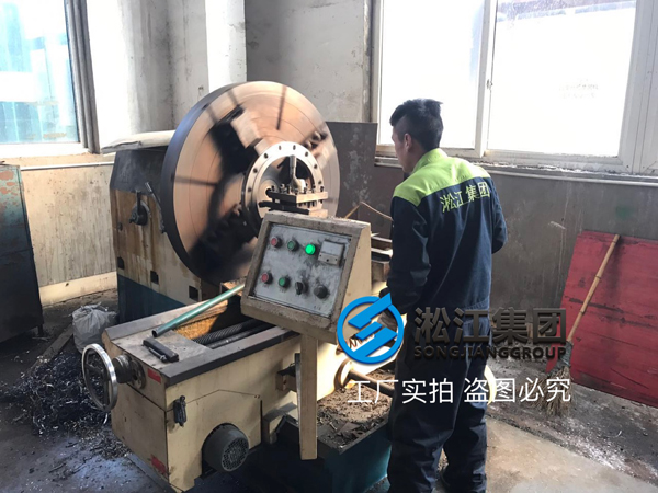 【生產現(xiàn)場】橡膠接頭開槽法蘭生產現(xiàn)場 【生產現(xiàn)場】橡膠接頭開槽法蘭生產現(xiàn)場