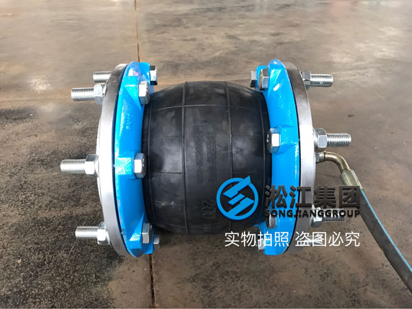 新型橡膠接頭生產(chǎn)出來(lái)后的第一件事就是壓力檢測(cè)